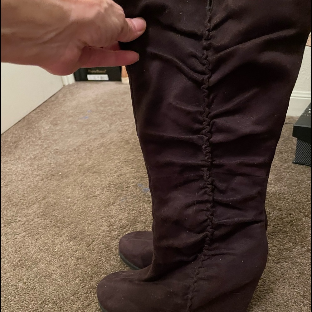 Suede brown boots. Size 8, very lightly worn